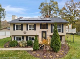 25749 Karr Rd, Belleville, MI 48111