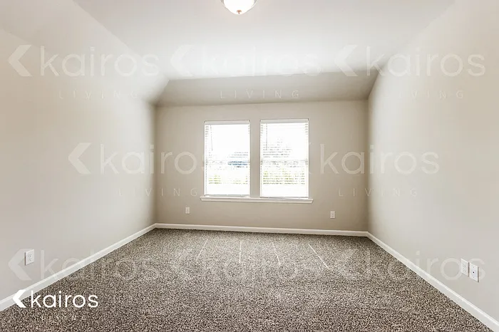 106 Royal Oak St — Photo 10