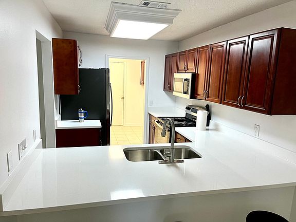4th image of 75 Hidden Cove Ln #75