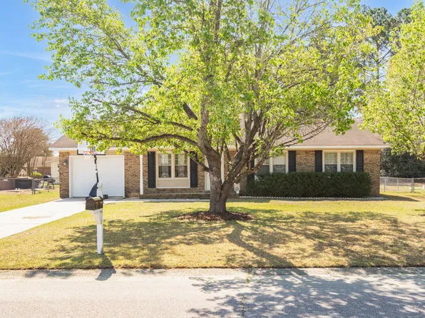 7591 Shumont Dr, Fayetteville, NC 28314