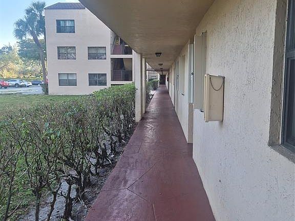 4th image of 3252 Foxcroft Rd #113