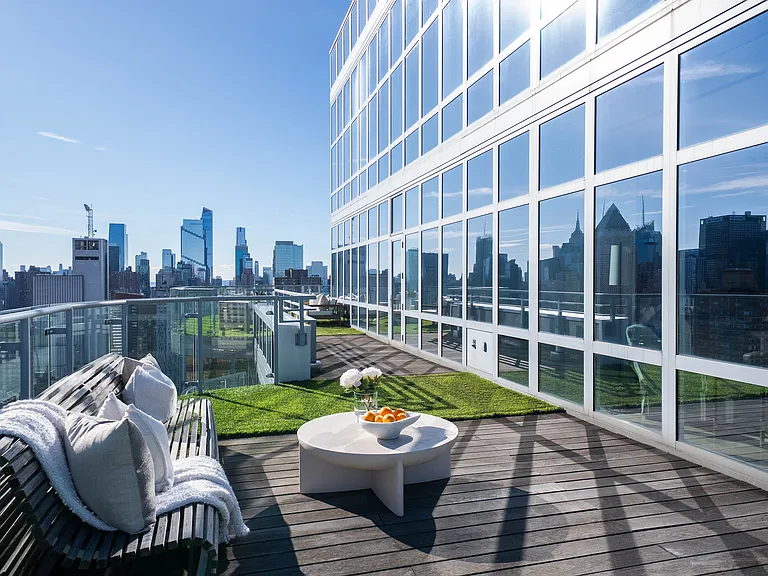 555 W 59th St #PHC — Photo 5