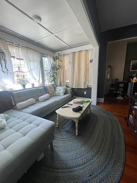 1st image of 289 Webster St #1