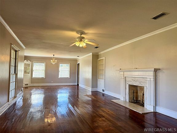 4th image of 207 W Fulton St