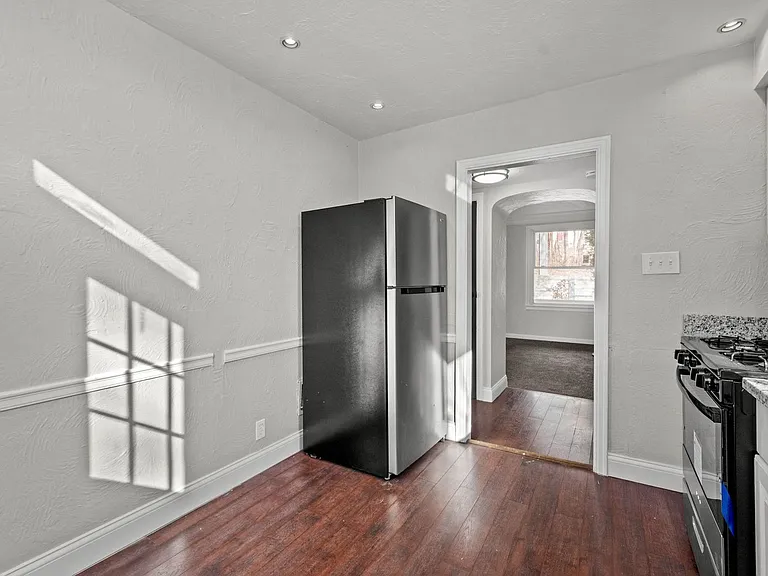 1653 Suburban Avenue — Photo 8