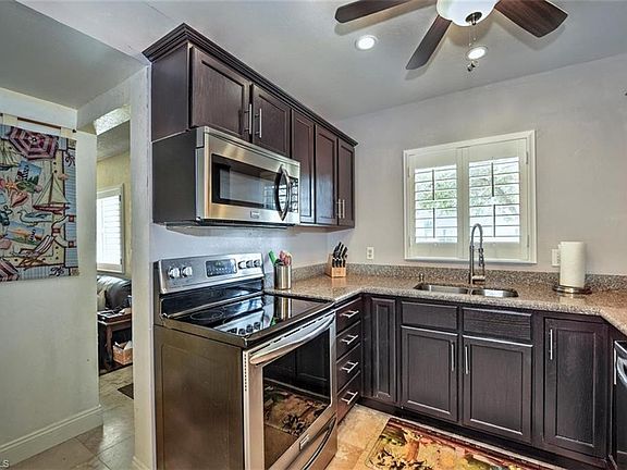 3rd image of 7233 Saint Anns Ct