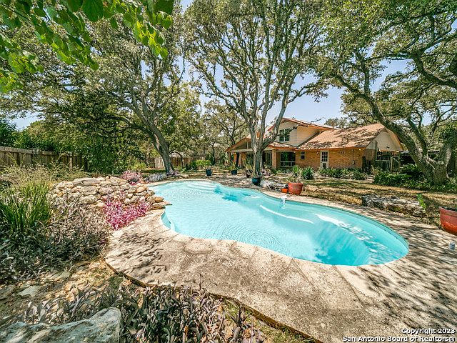 1st image of 216 VOIGT DR