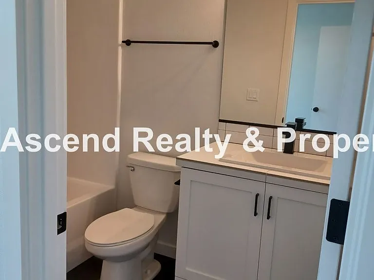 5311 NE 14th Pl — Photo 25
