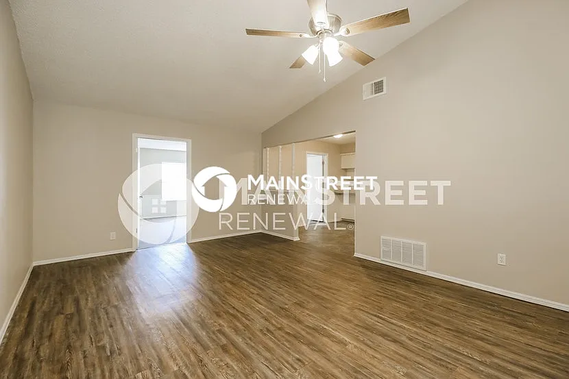 721 Howard Ct — Photo 4