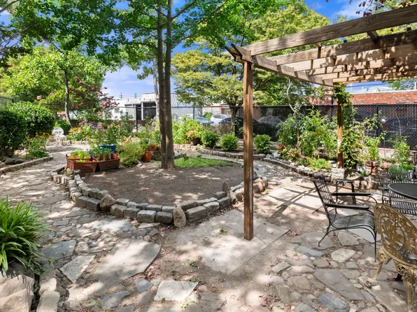 46-01 39th Avenue image 8 of 10