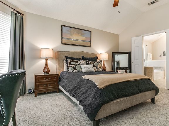 3rd image of 2929 Coventry Ln