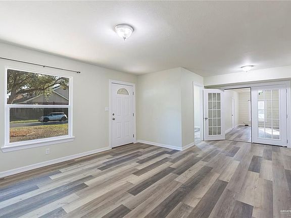3rd image of 729 Highland Ave