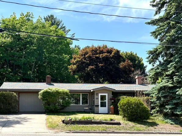1111 N 7th St, Marquette, MI 49855