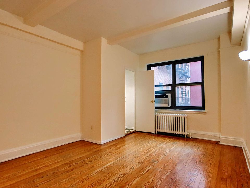 1st image of 11 Waverly Pl APT 4K