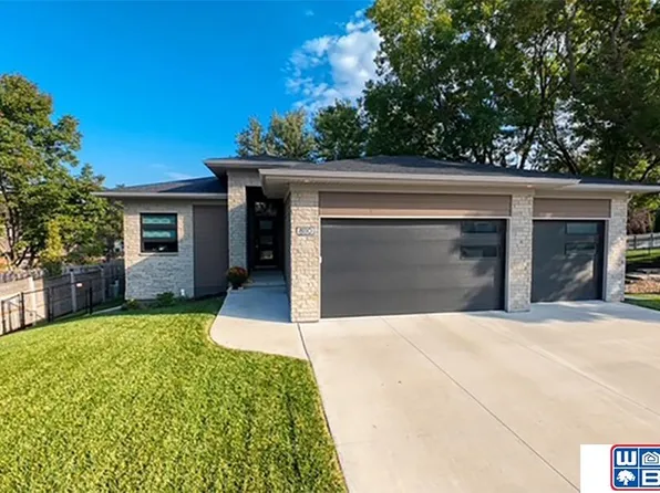 8110 Cooper Ct, Lincoln, NE 68506