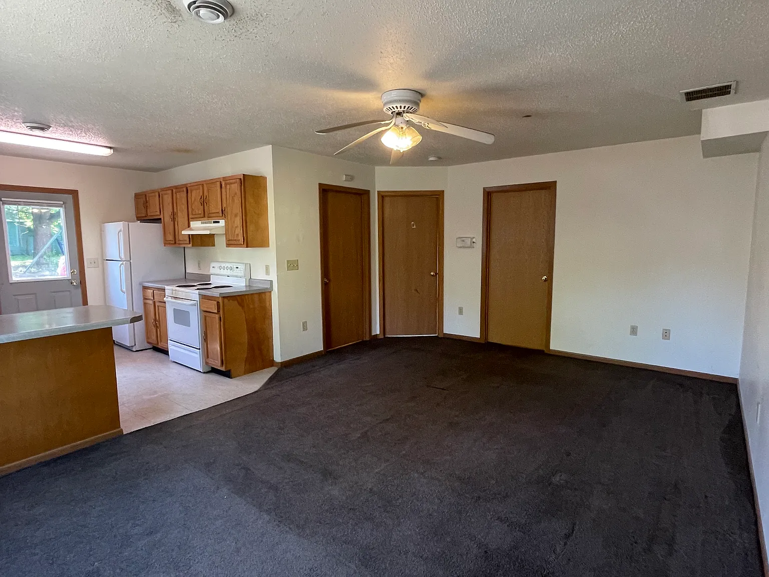 5 bed, 1600 sqft, $1,900 — Photo 4