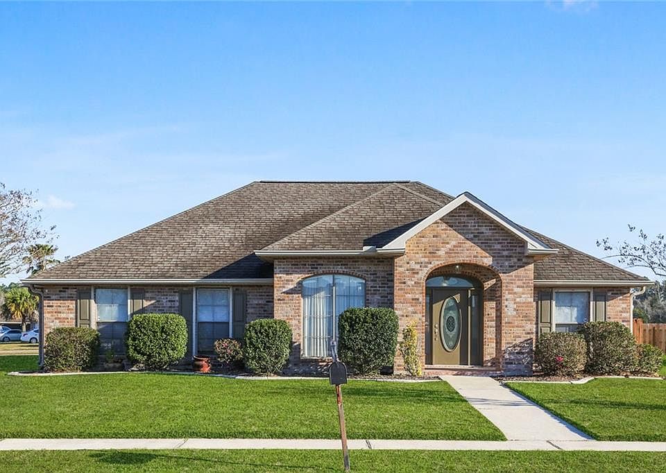 1st image of 102 Oak Branch Dr
