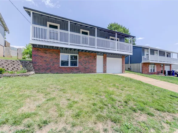 851 Matthews Dr, Fenton, MO 63026