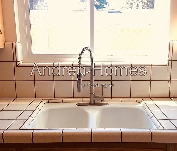 501 Spruce St — Photo 9