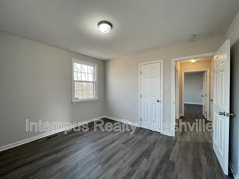109 W Trinity Ln — Photo 14