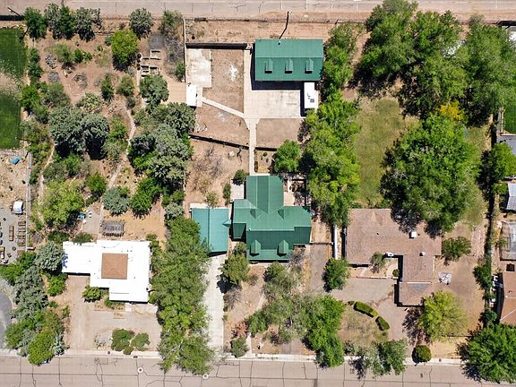 3rd image of 1512 Los Arboles Ave NW