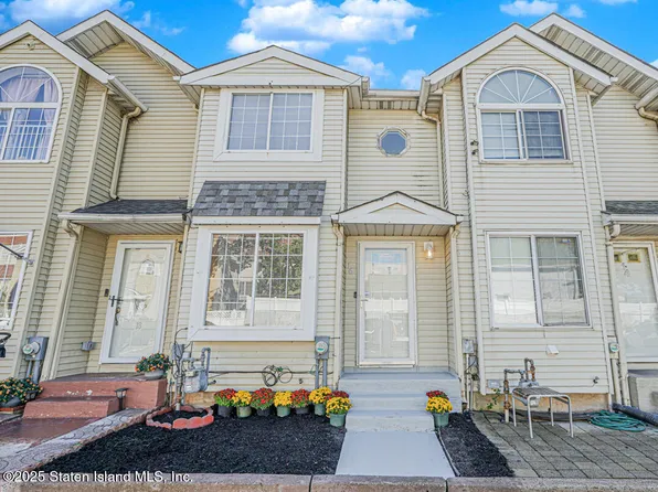 16 Union Ct, Staten Island, NY 10303