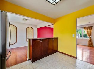 7 Lydia Ln, Edison, NJ 08817