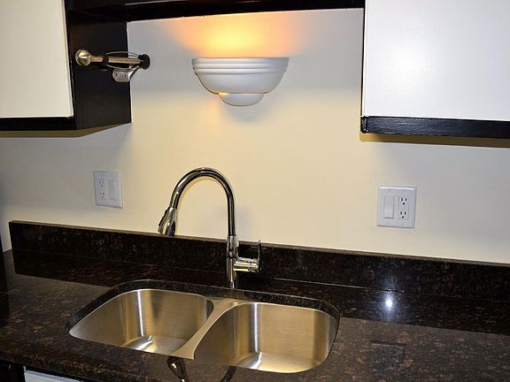 4th image of 525 Winston Dr APT 5