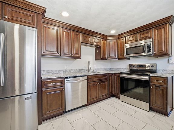 5th image of 355 Dillon Dr