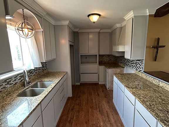 5th image of 2025 S 6th St
