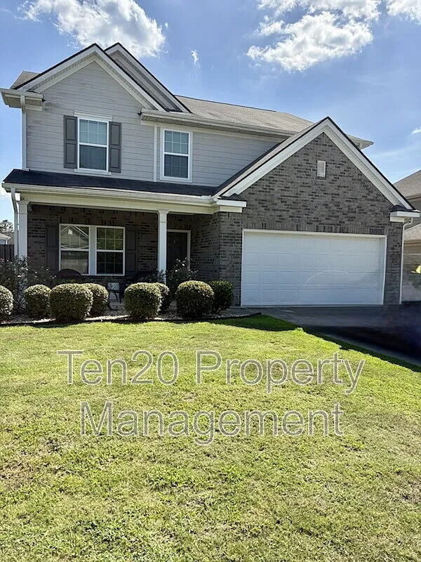 4 bed, 2.5 bath, $2,400 — Photo 1