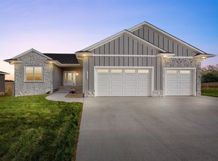 1525 3rd St SW, Mount Vernon, IA 52314