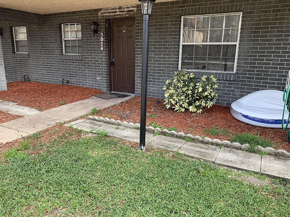 1st image of 3024 Sir Hamilton Cir #3