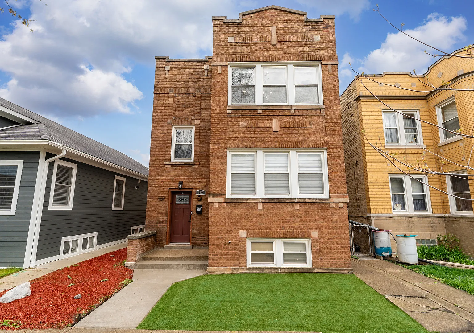 5304 W Cornelia Ave — Photo 1