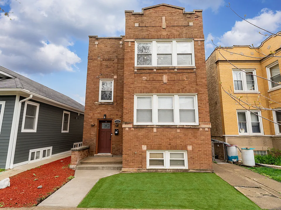 5304 W Cornelia Ave #1