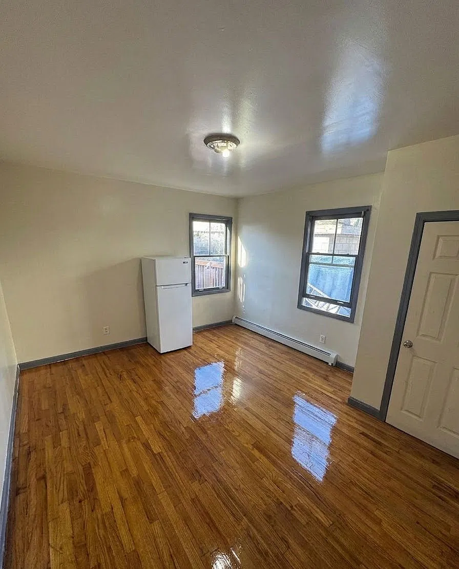 1 bed, 120 sqft, $975 — Photo 3
