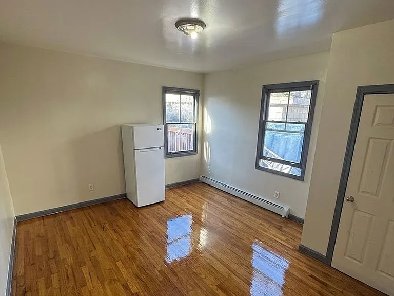 427 Park Ave #3 — Photo 3