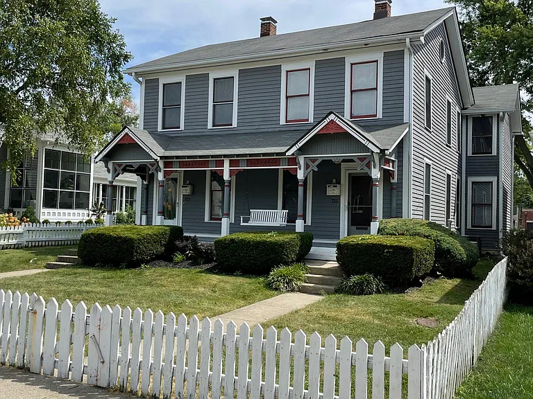 715 N East St — Photo 1