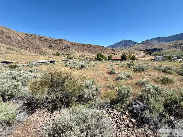 13 Forteen Old Stage Rd, Salmon, ID 83467