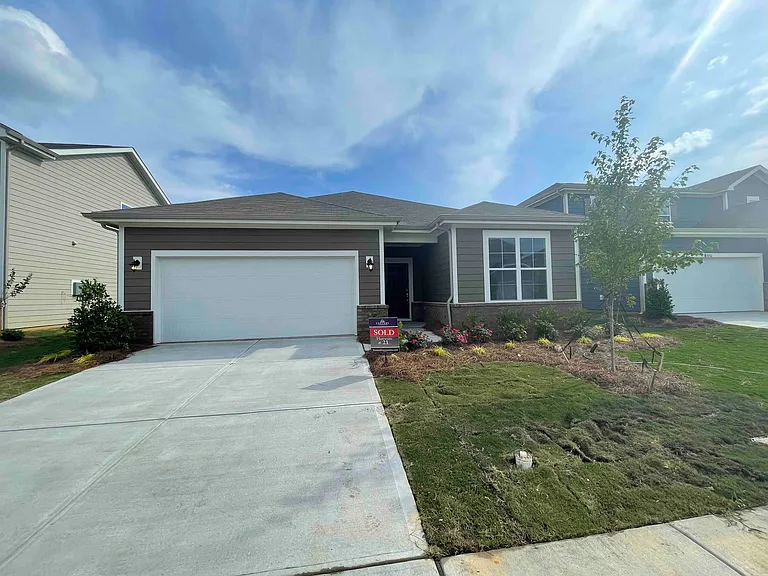 8010 Foxcroft Dr — Photo 5