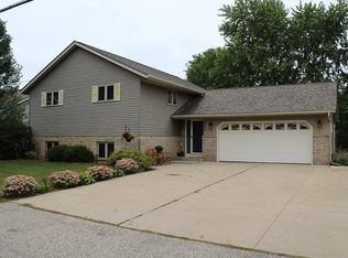4420 Marine Dr, Burlington, WI 53105