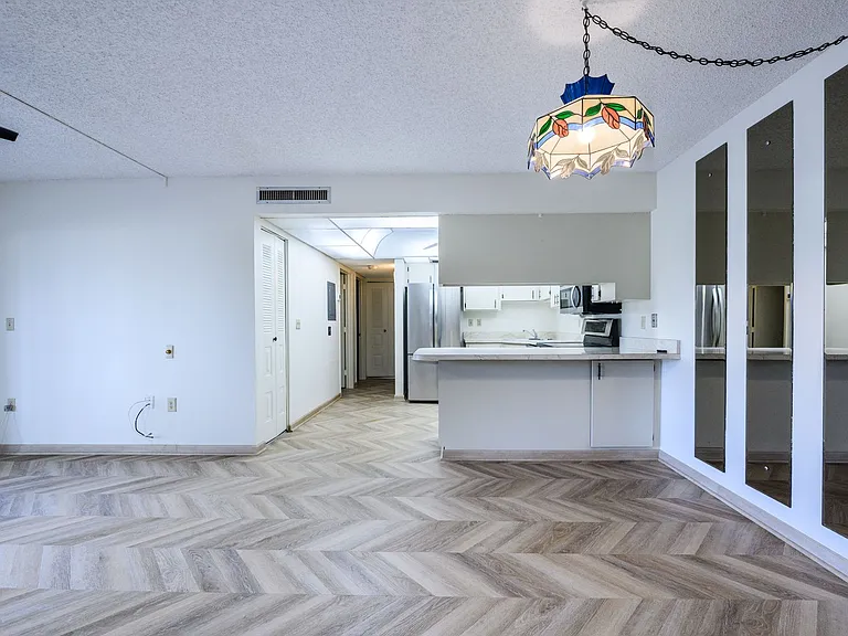 2300 Aaron St #114 — Photo 10