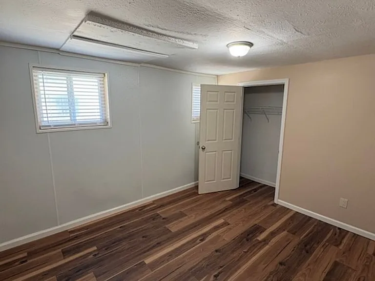1906 Russell Ave — Photo 6