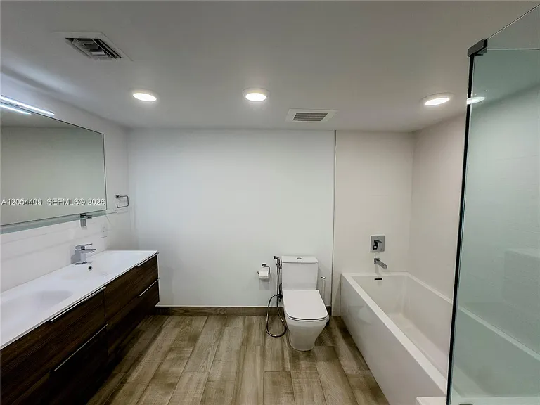 9261 E Bay Harbor Dr #405 — Photo 18