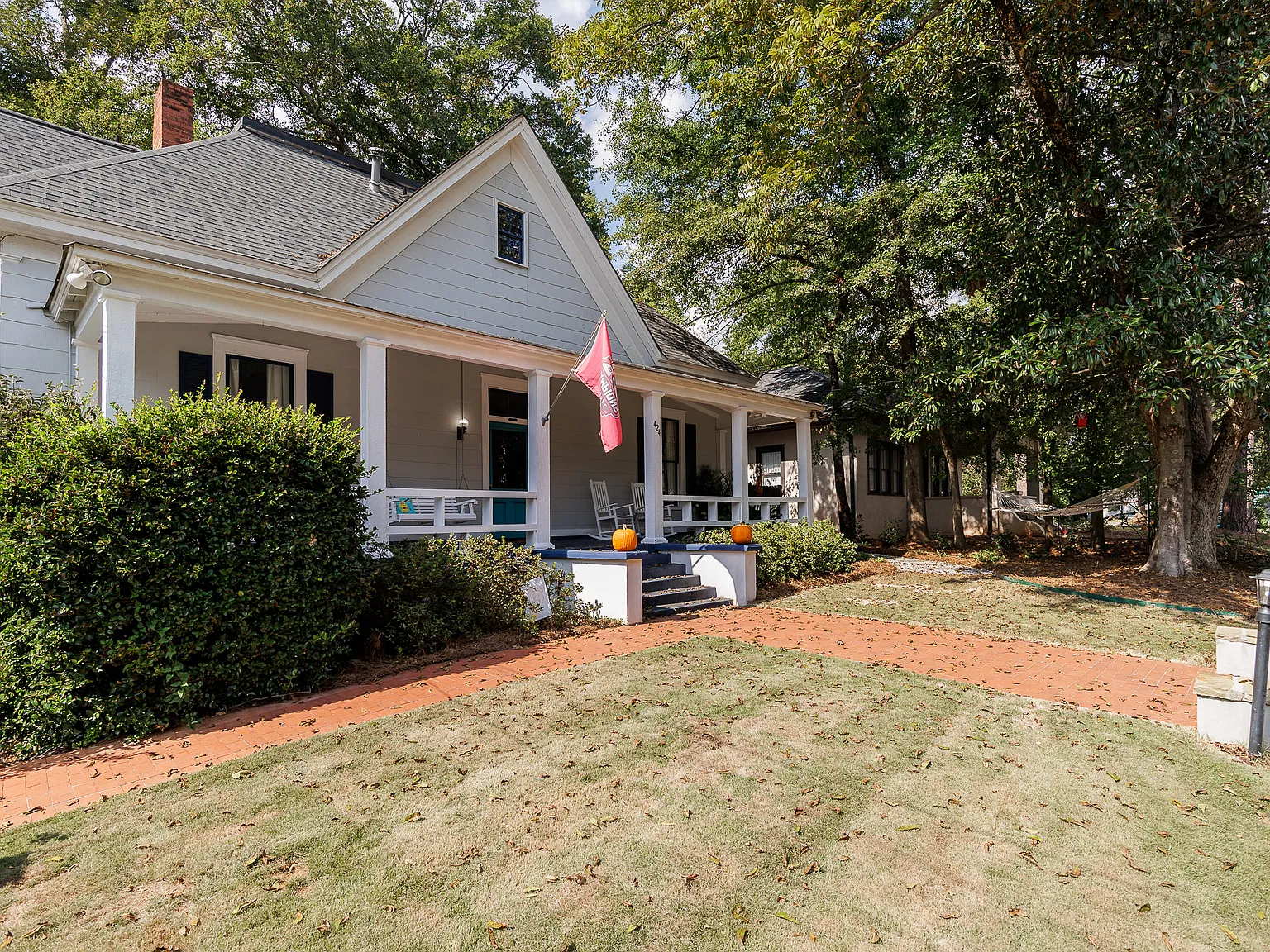 5 bed, 4.5 bath, 2922 sqft, $10,000 — Photo 2