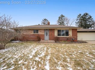 1339 Edgeorge St, Waterford, MI