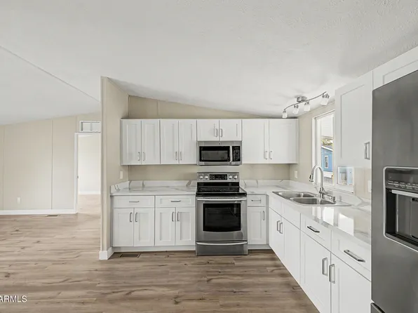 2000 S APACHE Road #220, Buckeye, AZ 85326