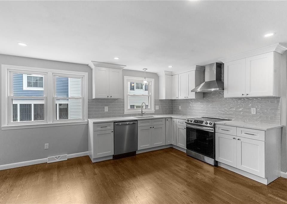 1st image of 32 Bagley Ave