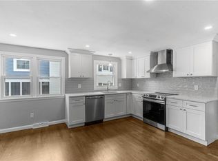 32 Bagley Ave, Cranston, RI 02920