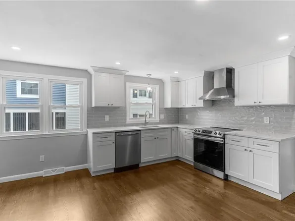 32 Bagley Ave, Cranston, RI 02920